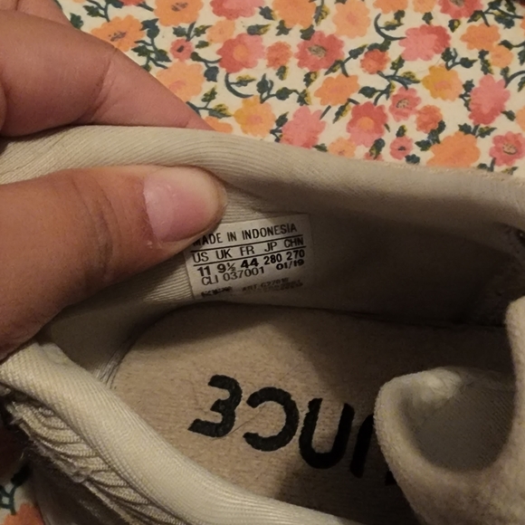 Adidas - Picture 2 of 4